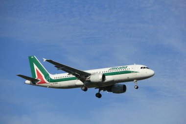 Amsterdam Hollanda - 7 Temmuz 2017: Ei-Dsd Alitalia Airbus A320-200