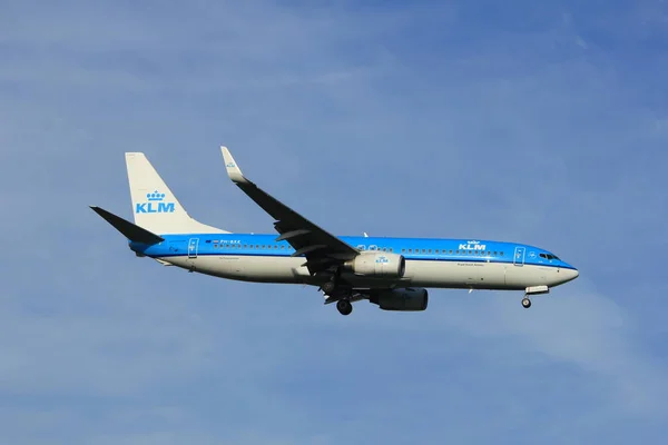 Ámsterdam Países Bajos - 7 de julio de 2017: PH-BXK KLM Royal Dutch Airlines Boeing 737-800 —  Fotos de Stock