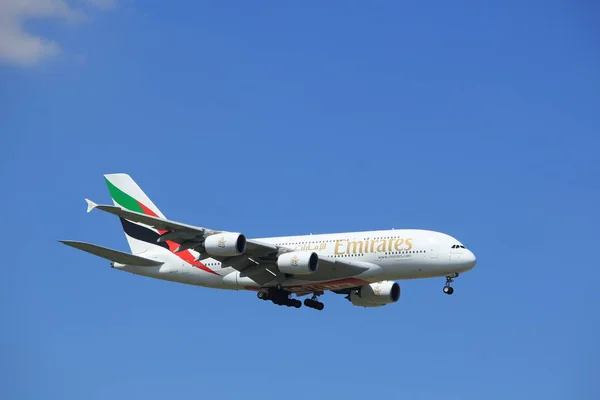 Amsterdam - 9 juillet 2017 : A6-EUA Emirates Airbus A380-800 — Photo