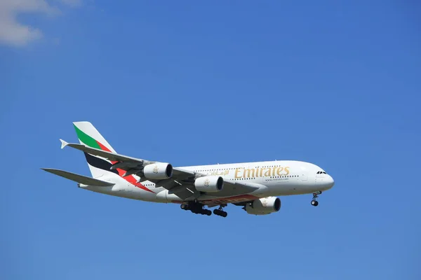 Amsterdam Paesi Bassi - 9 luglio 2017: A6-EUA Emirates Airbus A380-800 — Foto Stock