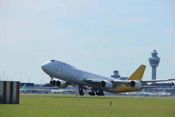 Amsterdam the Netherlands - 9. Juli 2017: n856gt polare Luftfracht boeing 747-87uf — Stockfoto