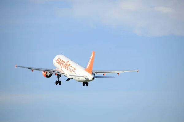 Amsterdam the Netherlands - July 6th, 2017: G-EZWF easyJet Airbus A320 — Stock Photo, Image