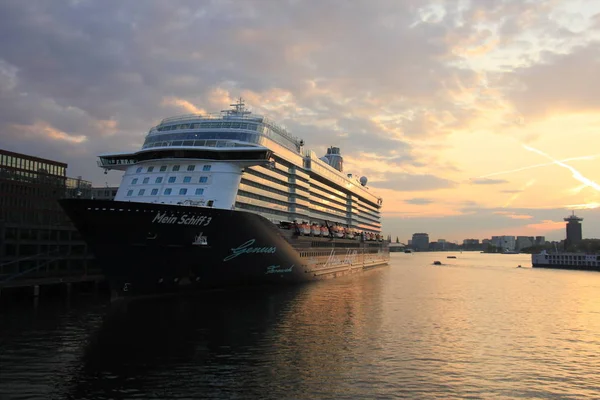 Amsterdam, Pays-Bas - 11 mai 2017 : Mein Schiff 3 TUI Cruises — Photo