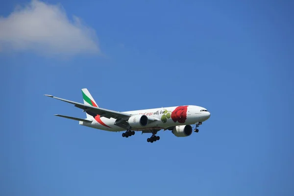 Amsterdam Países Baixos - 9 de julho de 2017: A6-EFL Emirates Boeing 777 — Fotografia de Stock