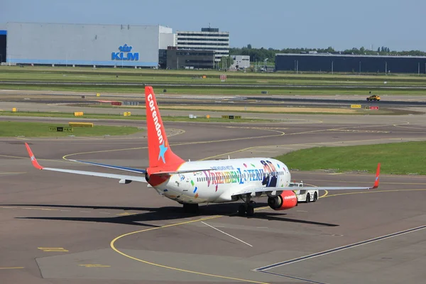 Амстердам Нидерланды - 26 мая 2017: PH-CDF Corendon Dutch Airlines — стоковое фото