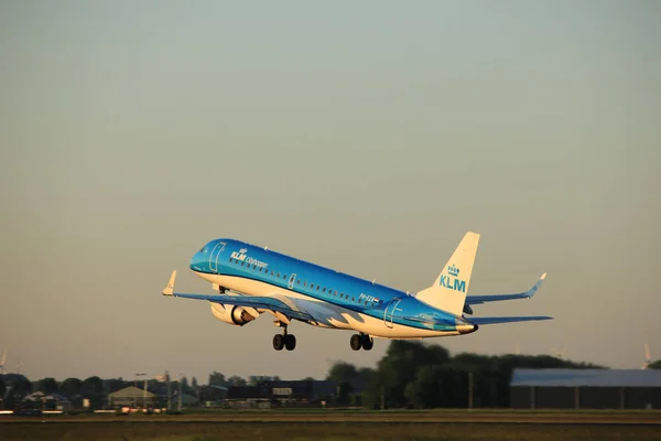 Amsterdam, the Netherlands  -  June 2nd, 2017: PH-EZB KLM Cityhopper — Stock Photo, Image