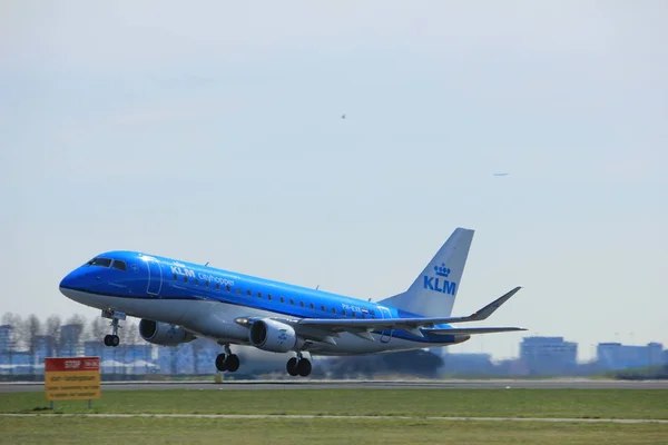 Ámsterdam Países Bajos - 25 de marzo de 2017: PH-EXK KLM Cityhopper Embraer — Foto de Stock