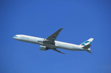 Amsterdam Hollanda - 23 Eylül 2017: B-Kpy Cathay Pacific Boeing 777-367