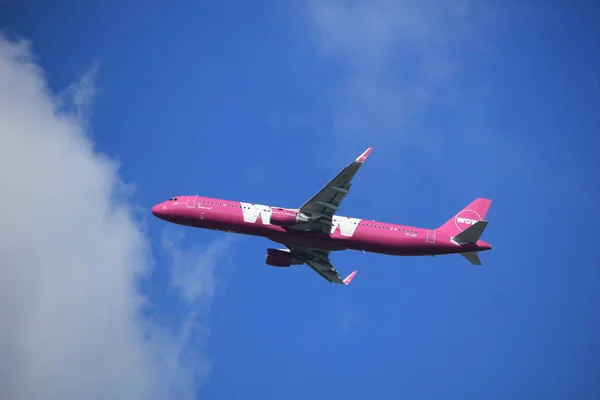 Amsterdam, Nizozemsko - 23 září 2017: Tf-Joy Wow air — Stock fotografie