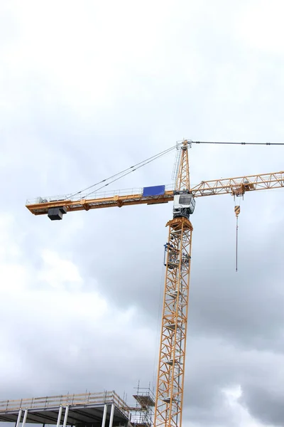 Guindaste de construção alto — Fotografia de Stock