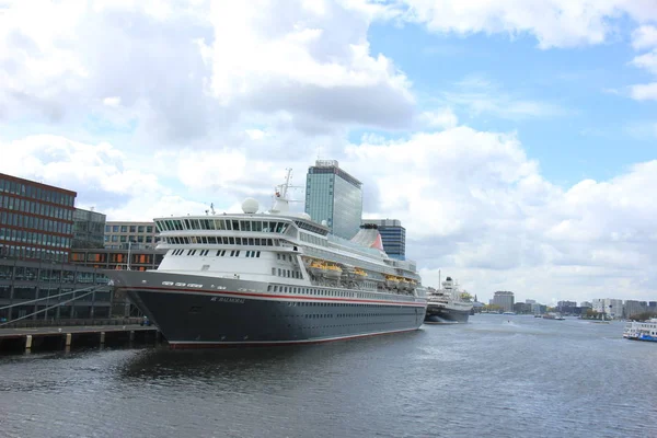 Amsterdam, Nederländerna - 27 April 2017: Balmoral Fred Olsen — Stockfoto