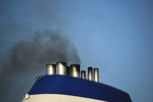 Velsen, Nederland - Oktober, 15e 2017: Columbus cruiseschip, detail van trechter — Stockfoto