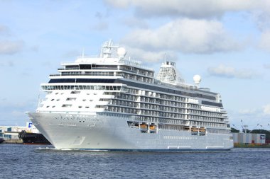 Velsen, Hollanda - 16 Haziran 2017: yedi denizler Explorer - Regent Cruises