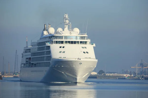 Velsen, Nederland - juni 18e 2017: Silver Whisper - Silversea Cruises — Stockfoto