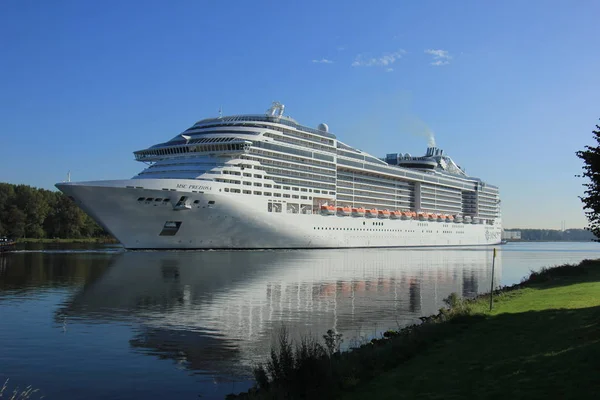 Velsen, Niederlande - 23. september 2017: msc preziosa — Stockfoto