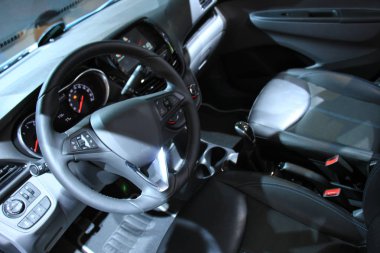modern otomobil iç