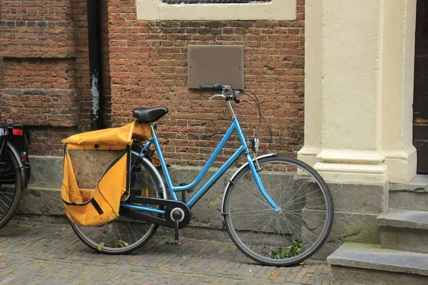 Bicicleta azul claro —  Fotos de Stock