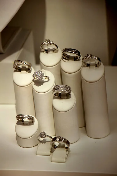 Pierścionki zaręczynowe diament — Zdjęcie stockowe