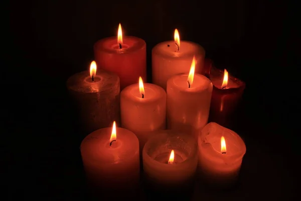 Grupo de velas ardientes —  Fotos de Stock