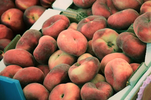 Fresh wild Peaches — Stock Photo, Image