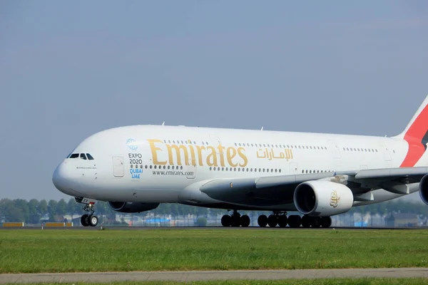 Amsterdam, Holandia - 6 maja 2017: A6-Eex Emirates Airbus A380-800 — Zdjęcie stockowe