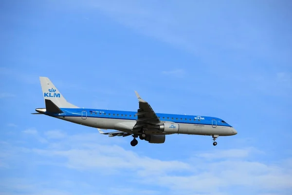 Amsterdam, Nederland, juli, 15e 2016: Ph-Exa Klm Cityhopper Embraer — Stockfoto