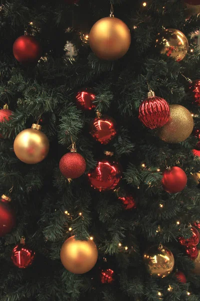 Roter und goldener Weihnachtsschmuck — Stockfoto