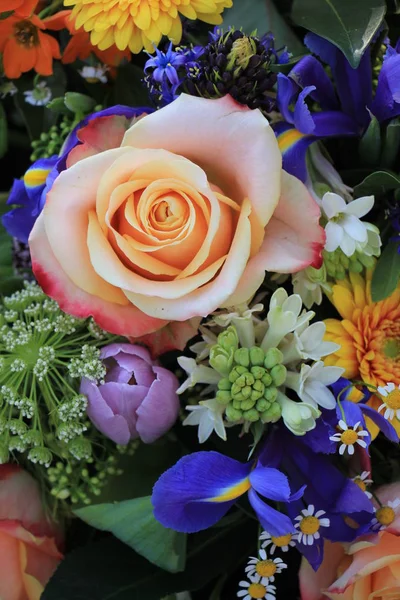 Gemengd Bloemstuk Diverse Bloemen Verschillende Kleuren Voor Een Bruiloft — Stockfoto