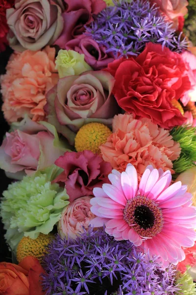 Gemischter Blumenschmuck Verschiedene Blumen Verschiedenen Pastellfarben Für Eine Hochzeit — Stockfoto