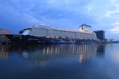Amsterdam, Hollanda - 11th Mayıs 2017: Mein Schiff 3 TUI Cruises