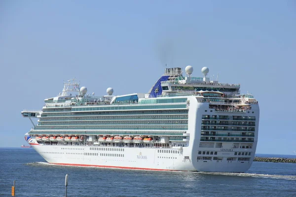 IJmuiden, Nizozemsko-29. dubna 2017: Ventura P & O plavby, opuštění Ijmuiden — Stock fotografie