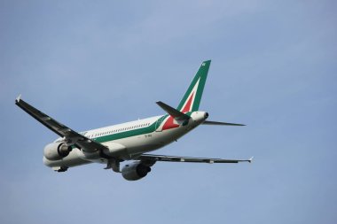Amsterdam, Hollanda - 2 Haziran 2017: Ei-Iku Alitalia Airbus
