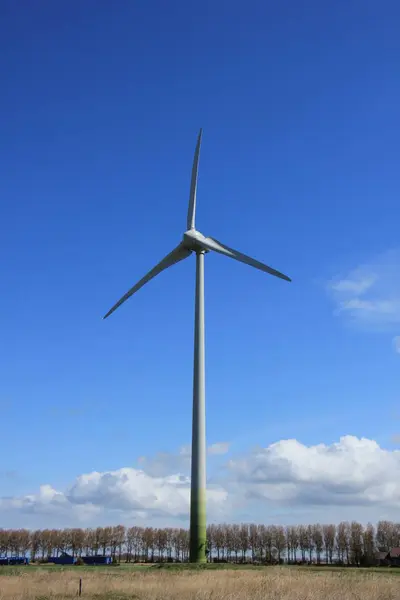 Větrná turbína vyrábějící elektřinu — Stock fotografie