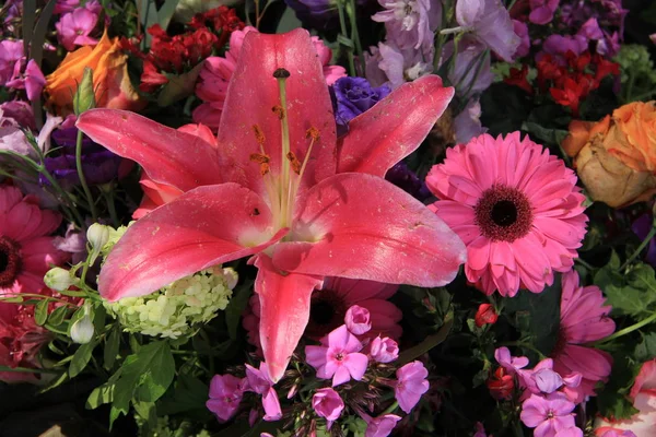 Fleurs de mariage colorées — Photo