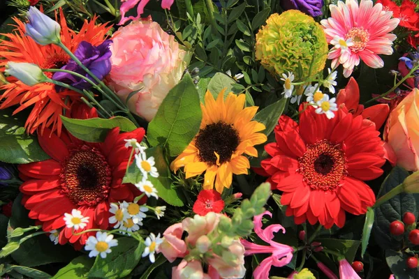 Kleurrijke bruiloft bloemen — Stockfoto