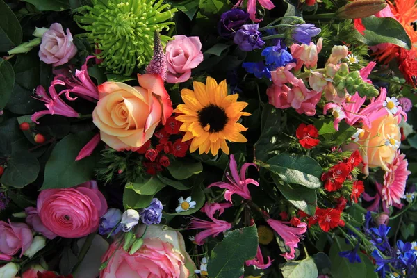 Kleurrijke bruiloft bloemen — Stockfoto