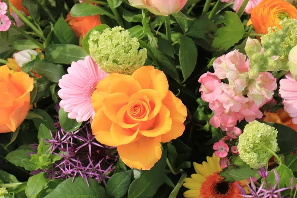 Bunte Hochzeitsblumen — Stockfoto