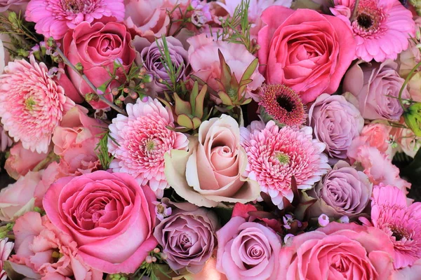 Gemengd roze bruiloft bloemen — Stockfoto