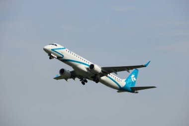Amsterdam, Hollanda - 2 Haziran 2017: Ben-Adju hava Dolomiti Embraer