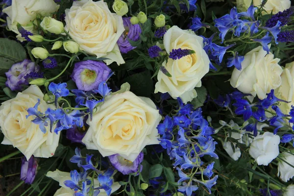 Flores de boda de pastel — Foto de Stock