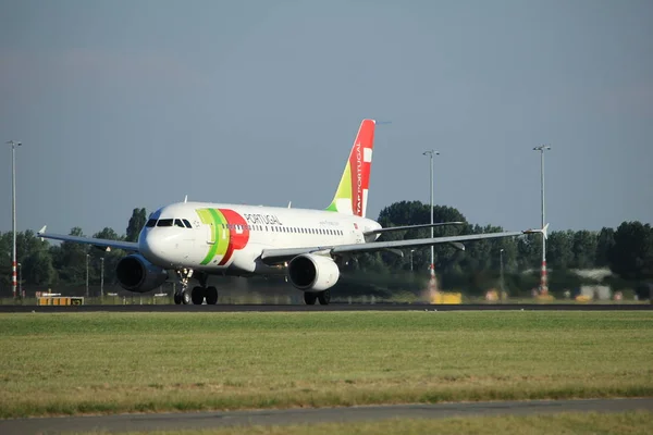 Amsterdam, Nederland - 18 augustus 2016: Cs-Tti Tap - Air Portugal Airbus A319 — Stockfoto