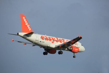 Amsterdam Hollanda - 7 Temmuz 2017: G-Ezau arası easyjet Airbus A319