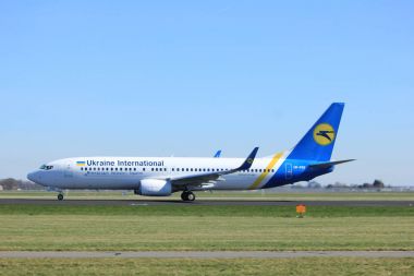Amsterdam Hollanda - 25 Şubat 2017: senin-Pss Ukrayna Uluslararası Havayolları Boeing 737-800