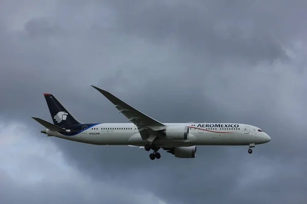 Amsterdam the Netherlands - July 20th 2017: N183AM Aeromexico Boeing 787-9 Dreamliner — Stock Photo, Image
