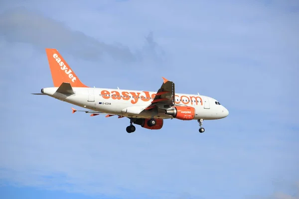 Amesterdão, Países Baixos, 15 de julho de 2016: G-EZAA easyJet Airbus A319 — Fotografia de Stock