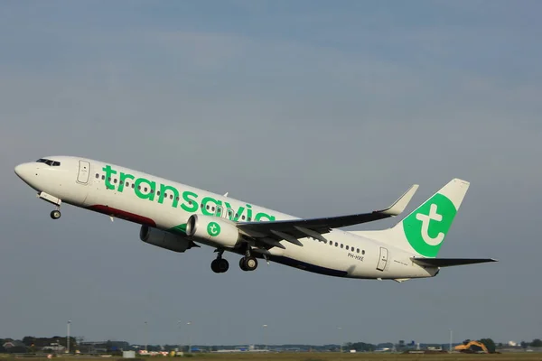 Ámsterdam, Países Bajos - 2 de junio de 2017: PH-HXE Transavia Boeing 737 — Foto de Stock