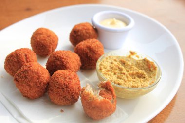 Hollanda usulü kızarmış atıştırmalık: