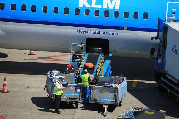 Ámsterdam Países Bajos - 26 de mayo de 2017: Aviones en plataforma — Foto de Stock