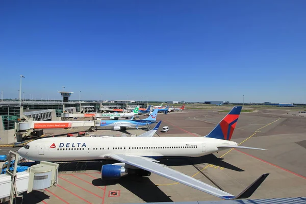 Amsterdam Países Bajos - 26 de mayo de 2017: N189DN Delta Air Lines —  Fotos de Stock