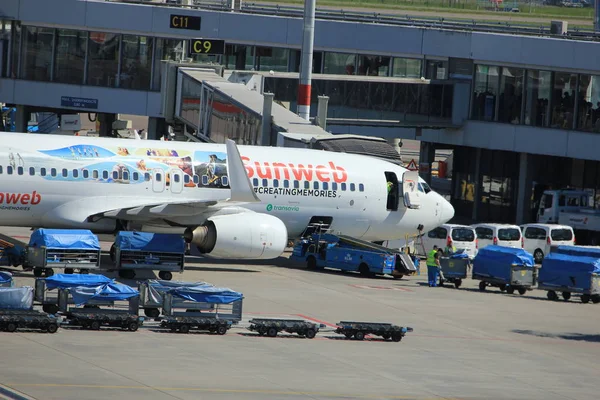 Amsterdam Nederländerna - Maj 26th 2017: Ph-Hsf Transavia Sunweb — Stockfoto